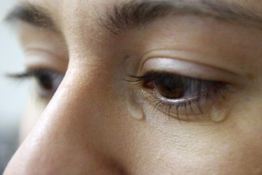 Duygusal Olarak Kötüye Kullanım İçeren Bir İlişkide Olduğunuzun 9 İşareti