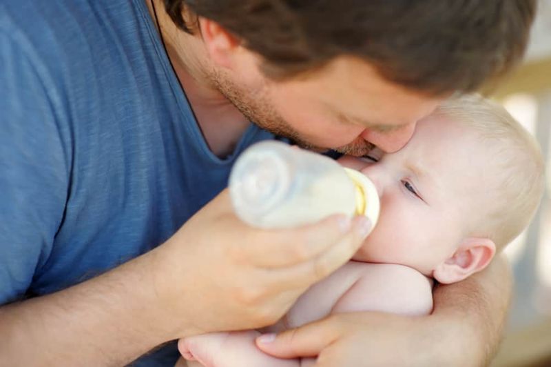 Biberonları Sterilize Etme (7 Kolay Yöntem)