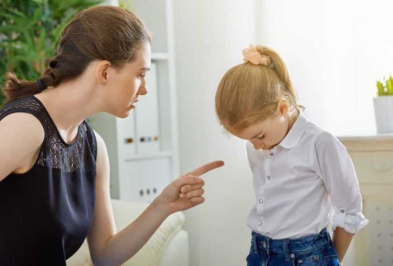 権威ある対権威主義的な子育て